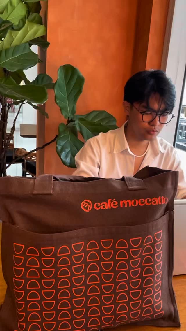 Café Moccatto tote bag and guest